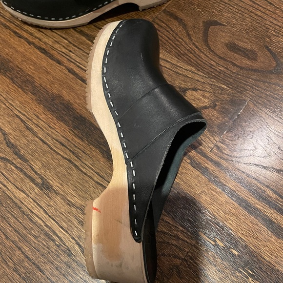 Lotta Classic Elsa Clogs with Wide Buckle - Picture 13 of 15